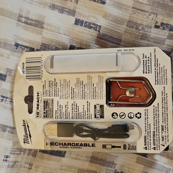 Milwaukee 25ft Magnetic Tape Measure With 100 Lumens Light - Picture 3 of 3